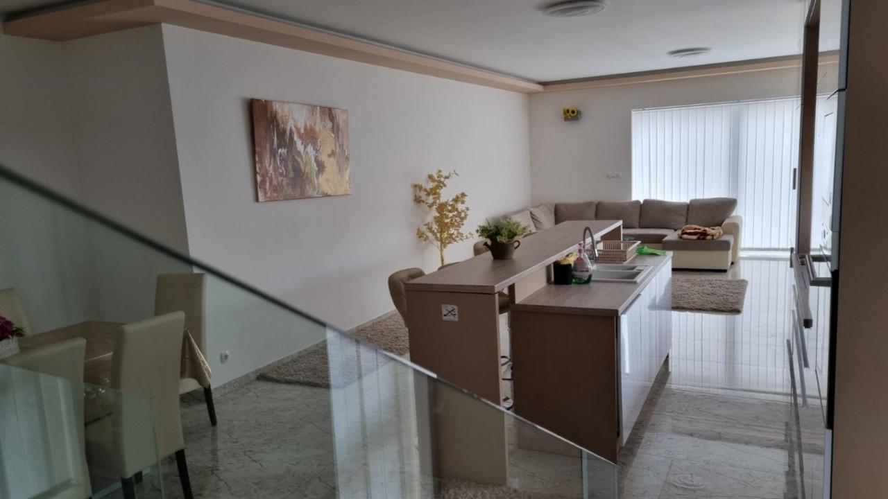 Ferienwohnung Sarkcsillag Teljes Csaladihaz- Star Complete Family House Szegedin Exterior foto