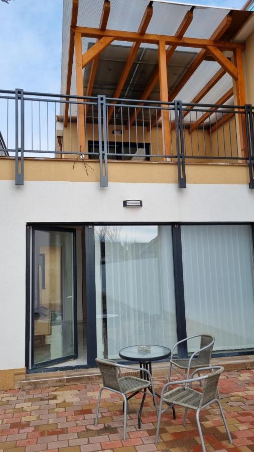 Ferienwohnung Sarkcsillag Teljes Csaladihaz- Star Complete Family House Szegedin Exterior foto